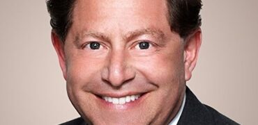 activision-blizzard-boss-bobby-kotick-tells-staff-companys-initial-response-to-discrimination-lawsuit-was-tone-deaf-1627468141202
